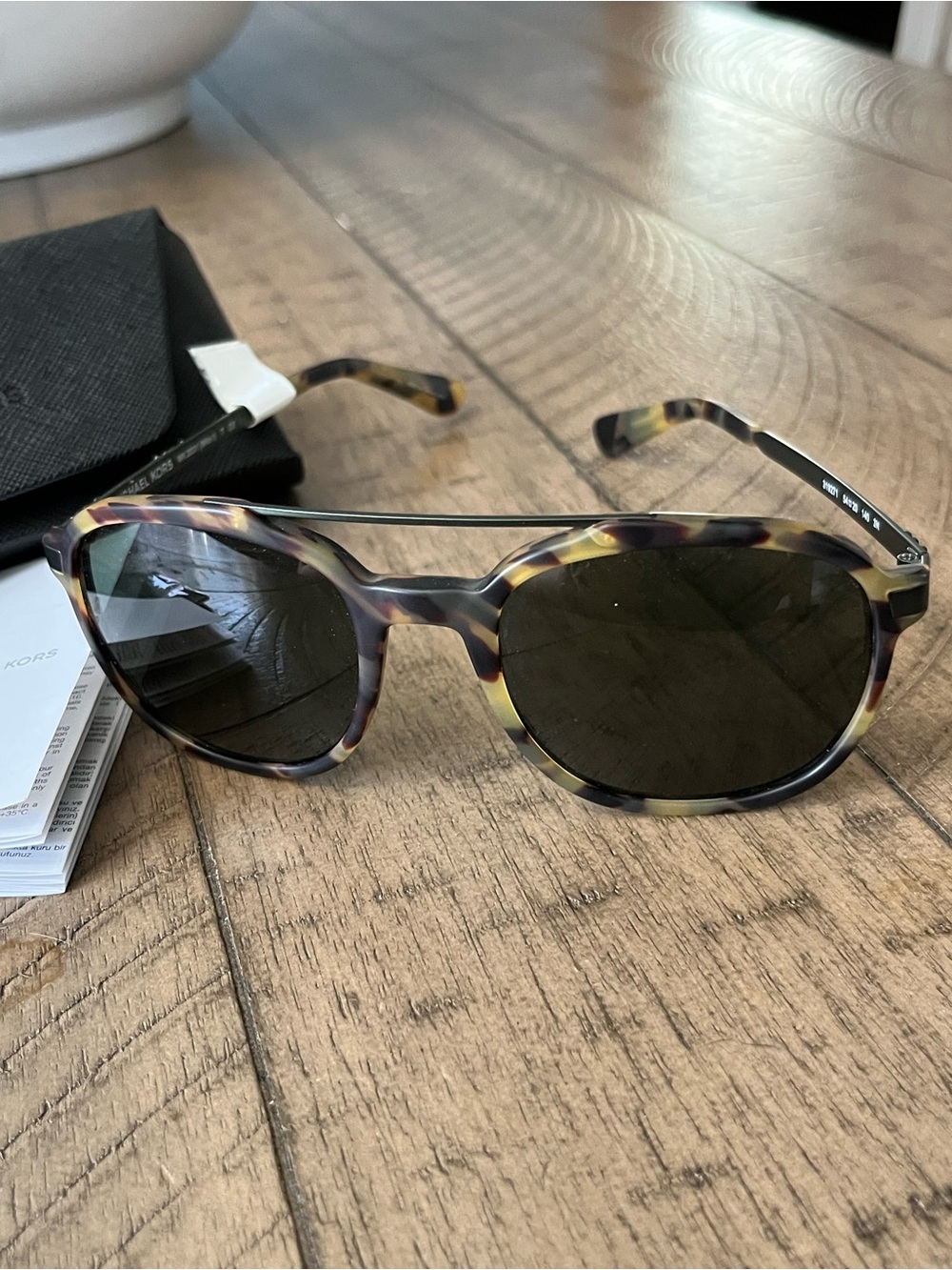 NEW w/CASE MICHAEL KORS SUNGLASSES w/ cleaning cloth and Instructions MK 2031 - Picture 3 of 9